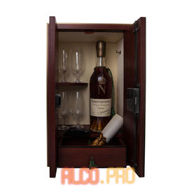 Courvoisier Succession J.S. with 4-glasses box 0,7l Коньяк Курвуазье Сюксэсьен ЖС + 4 бокала 0,7л в п/у